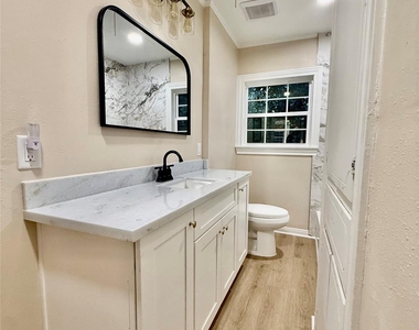 300 Dunnam Avenue - Photo Thumbnail 21