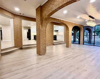 300 Dunnam Avenue - Photo Thumbnail 6