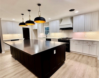 300 Dunnam Avenue - Photo Thumbnail 11