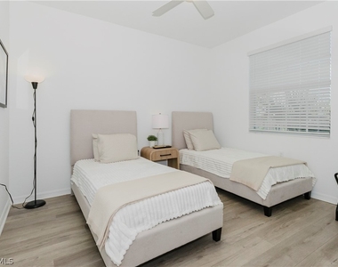 15275 Green Acre Avenue - Photo Thumbnail 18