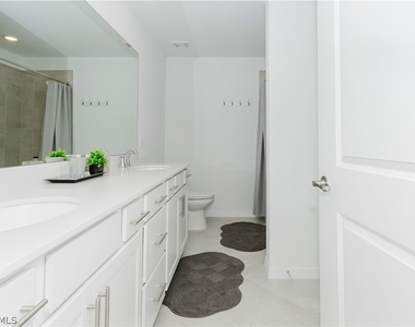 15285 Green Acre Avenue - Photo Thumbnail 21