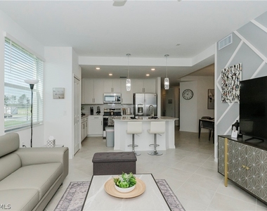 15285 Green Acre Avenue - Photo Thumbnail 6