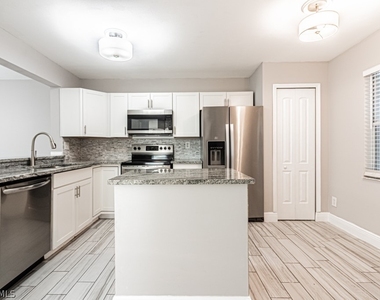 1392 Churchill Circle - Photo Thumbnail 2