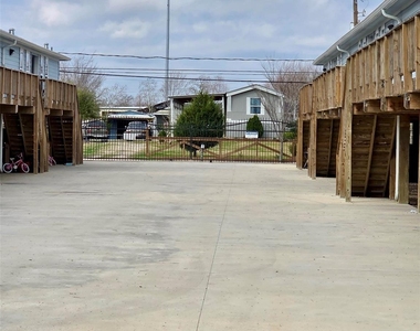 915 24th Street - Photo Thumbnail 3