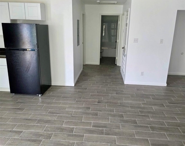 915 24th Street - Photo Thumbnail 6
