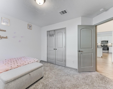204 Shoreview Drive - Photo Thumbnail 34