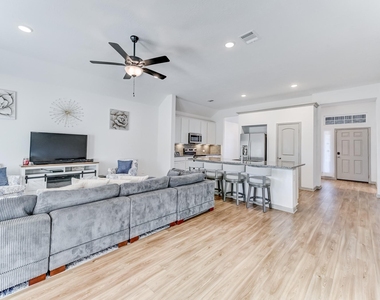 204 Shoreview Drive - Photo Thumbnail 23