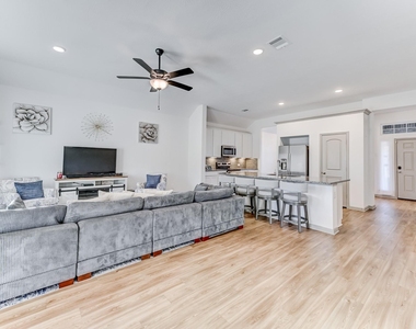 204 Shoreview Drive - Photo Thumbnail 22