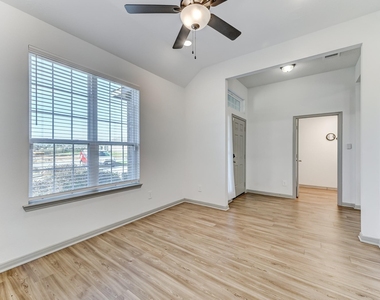 204 Shoreview Drive - Photo Thumbnail 9