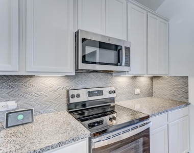 204 Shoreview Drive - Photo Thumbnail 12