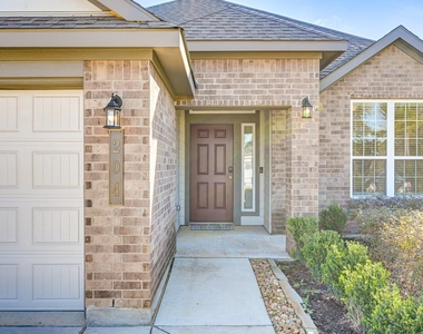 204 Shoreview Drive - Photo Thumbnail 4