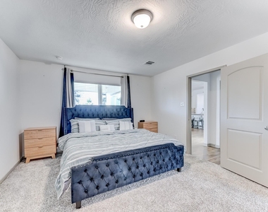 204 Shoreview Drive - Photo Thumbnail 27