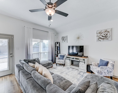 204 Shoreview Drive - Photo Thumbnail 19