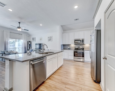 204 Shoreview Drive - Photo Thumbnail 11
