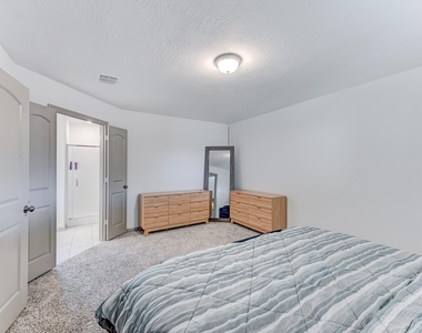 204 Shoreview Drive - Photo Thumbnail 25