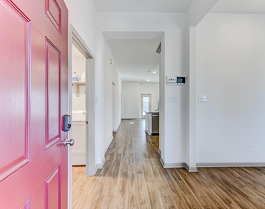 204 Shoreview Drive - Photo Thumbnail 5