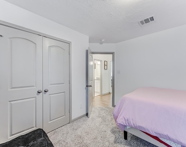 204 Shoreview Drive - Photo Thumbnail 38