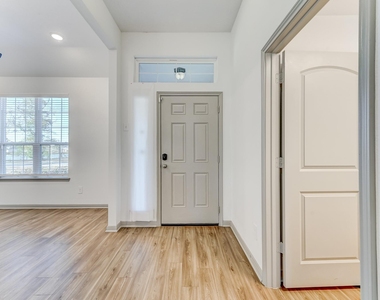 204 Shoreview Drive - Photo Thumbnail 6