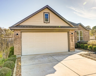 204 Shoreview Drive - Photo Thumbnail 1