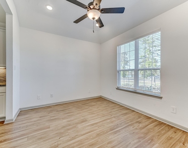 204 Shoreview Drive - Photo Thumbnail 7