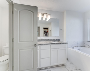 204 Shoreview Drive - Photo Thumbnail 29