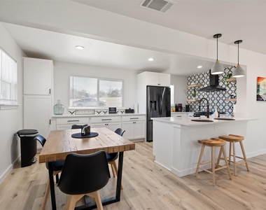 6104 Reicher Drive - Photo Thumbnail 8