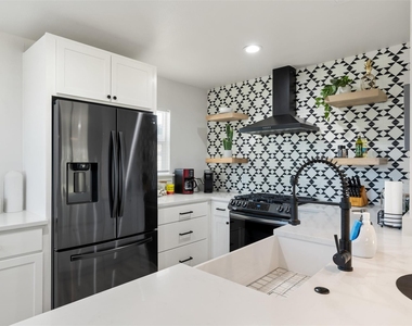 6104 Reicher Drive - Photo Thumbnail 12