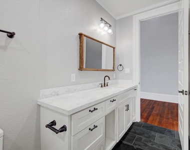 2206 Strand - Photo Thumbnail 13