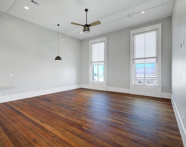 2206 Strand - Photo Thumbnail 6
