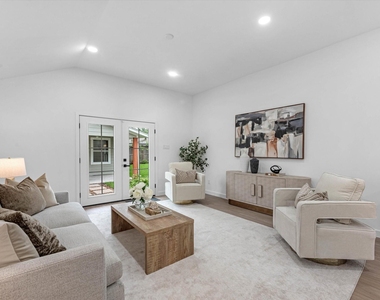 1826 Woodcrest Drive - Photo Thumbnail 2