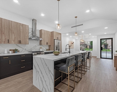 1826 Woodcrest Drive - Photo Thumbnail 6