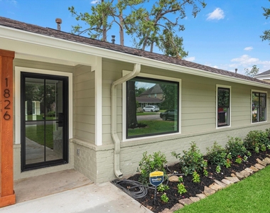 1826 Woodcrest Drive - Photo Thumbnail 3