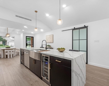 1826 Woodcrest Drive - Photo Thumbnail 7