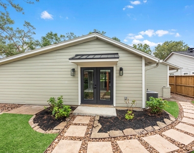1826 Woodcrest Drive - Photo Thumbnail 18