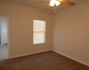 21406 Berry Vine Street - Photo Thumbnail 15