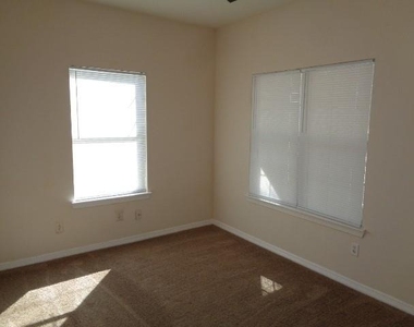 21406 Berry Vine Street - Photo Thumbnail 6