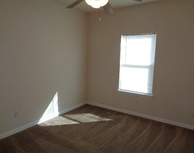 21406 Berry Vine Street - Photo Thumbnail 5