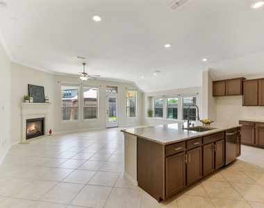 17515 Cypress Hilltop Way - Photo Thumbnail 8