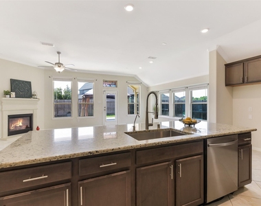 17515 Cypress Hilltop Way - Photo Thumbnail 9