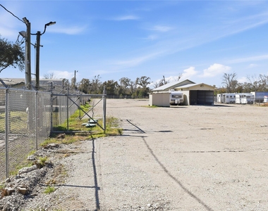 12123 West Dr - Photo Thumbnail 18
