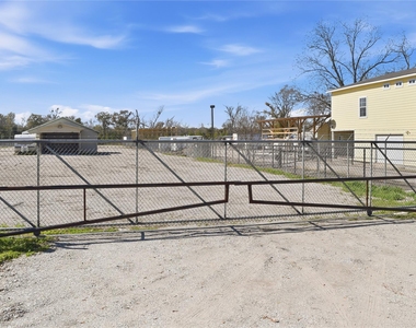 12123 West Dr - Photo Thumbnail 21