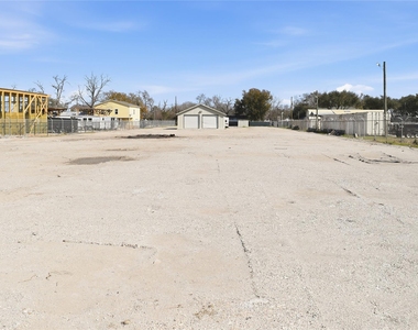 12123 West Dr - Photo Thumbnail 1
