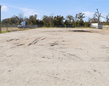 12123 West Dr - Photo Thumbnail 12