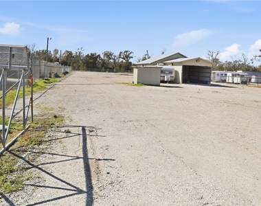 12123 West Dr - Photo Thumbnail 17