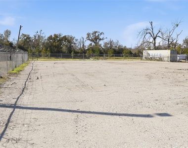 12123 West Dr - Photo Thumbnail 6