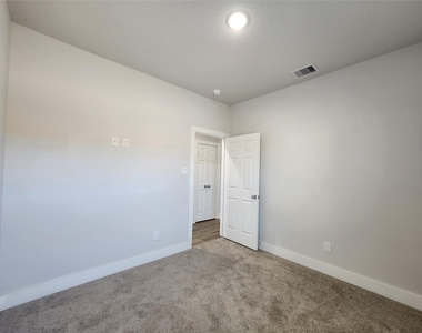 9710 Tuffly Street - Photo Thumbnail 12