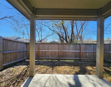 9710 Tuffly Street - Photo Thumbnail 13