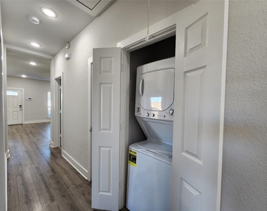 9710 Tuffly Street - Photo Thumbnail 5