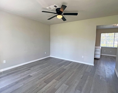 224 Stuart Street - Photo Thumbnail 5