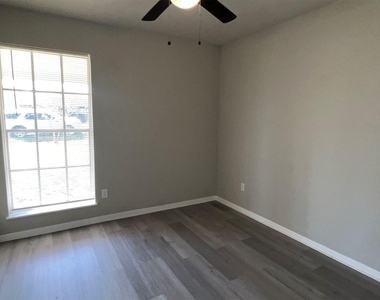 224 Stuart Street - Photo Thumbnail 15